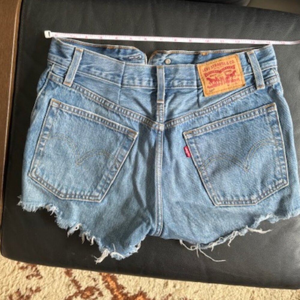 Levi's 501 Denim Cut Off Shorts Sz 26 - Picture 2 of 7